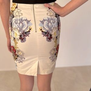 H&M floral form fitting pencil skirt